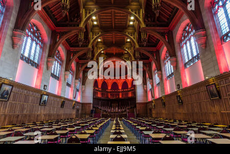 Innenraum des großen Saals in Wills Memorial Building, ikonischen Gebäude von der University of Bristol. Stockfoto