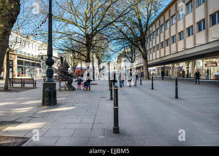 Die Cheltenham Promenade ist eine beliebte Fußgängerzone und Einkaufsstraße in Cheltenham, Gloucestershire Stockfoto