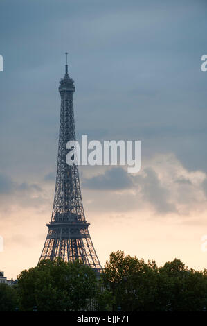 Eiffel Tower Paris View aus den Tuilerien-Garten-Ile-de-France-Europa Stockfoto