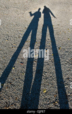 Schatten von ein paar auf Kies Kies selbst zu fotografieren Stockfoto