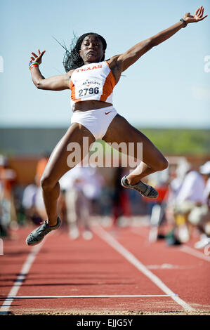 Austin, Texas, USA. 27. März 2015. Texas Longhorns Pamela Uchebo #2796 Frauen Weitsprung bei den 88. NIKE Clyde Littlefield Texas Relays, Mike A. Myers-Stadion. Austin, Texas. Bildnachweis: Cal Sport Media/Alamy Live-Nachrichten Stockfoto