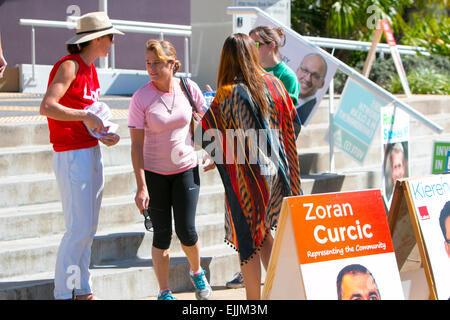 Sydney, Australien. 28. März 2015. Bewohner von Pittwater Sydney Abstimmung in der South Wales State Neuwahl, von Liberalen und Staatsangehörigen Koalition gewonnen Stockfoto