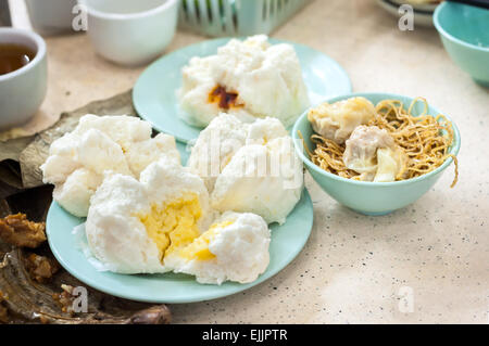 Auswahl an Dim Sum Gerichte im einer Hong Kong Food Center gekocht serviert Stockfoto