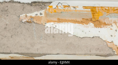 Ecke eines abstrakten leer verlassen städtische Interieur Fragment, alte bunte Wand Stockfoto