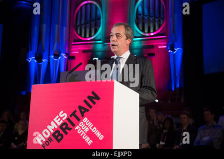 Nigel Farage, der UKIP Führer, spricht auf einer Konferenz in Westminster Central Hall über den Bau neuer Häuser Stockfoto