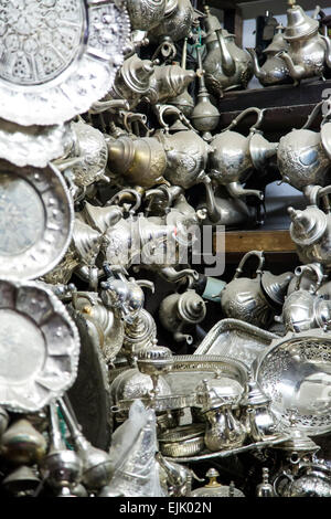 Marokkanische Handwerk auf dem Markt in Fez Stockfoto