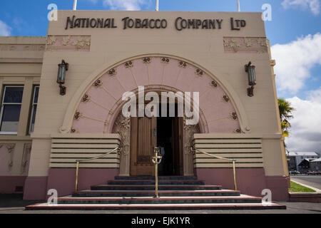 Eingang zum Art-Deco-Gebäude, dem National Tobacco Company in Napier in Neuseeland untergebracht. Stockfoto