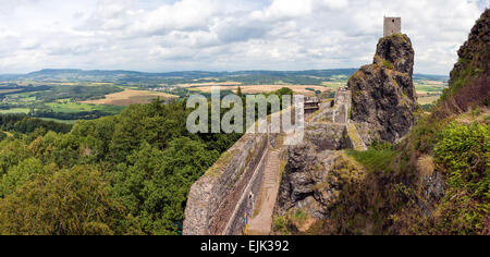 Panoramablick auf Burg Trosky in Cesky Raj, Tschechische Republik Stockfoto