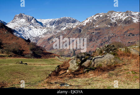 Langdale Pikes gesehen vom Great Langdale Tal im Winter Lake District National Park Cumbria England Großbritannien Stockfoto