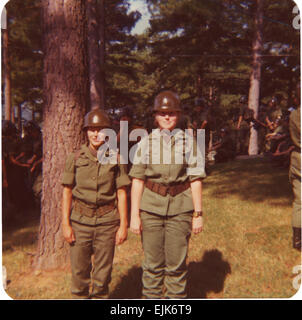 Ann Dunwoody ist während einer Frauenausschuss Officer Training Course im September 1975 abgebildet. Generalleutnant Ann Dunwoody Kongress 23.Juli für ihren vierten Stern bestätigte macht sie der erste weibliche 4-Sterne-General der US-Streitkräfte. Sie wird als die US Army Materiel Command Kommandierender general zugewiesen. Stockfoto