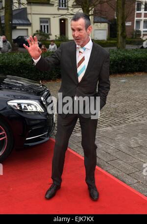 Marl, Deutschland. 27. März 2015. Schauspieler Ulrich Matthes kommt bei den Grimme-Awards in Marl, Deutschland, 27. März 2015. Foto: HENNING KAISER/Dpa/Alamy Live News Stockfoto