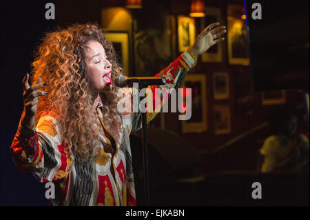 Die 2014 MOBO Awards Nominierungen bei Ronnie Scotts mit: Ella Eyre wo: London, Vereinigtes Königreich bei: 23 Sep 2014 Stockfoto