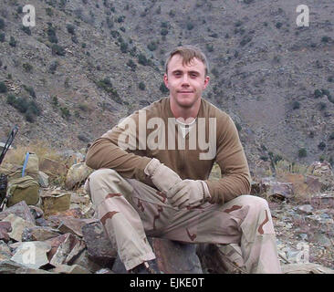 US Army Staff Sgt Robert James Miller wurde von Aufständischen Taliban Jan. 25, getötet, während seine Teamkollegen Operational Detachment Alpha während der Kampfhandlungen in der Nähe des Dorfes Barikowt, Nari District, Konar Provinz, Afghanistan zu schützen. Kombinierte Joint Special Operations Taskforce - Afghanistan Foto von US Army Staff Sgt Corey Dennis.  Besuchen Sie /medalofhonor/Miller//medalofhonor/Miller/SSG Miller erfahren und "Kampfgebiet" - eine video Neuschöpfung seiner Handlungen von Heldentum und Selbstlosigkeit anzeigen. Stockfoto