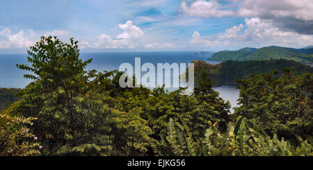 Maracas Bay in Trinidad und Tobago-Ansicht von oben den Hügeln. Stockfoto