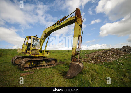 Hymac 580 Raupenbagger digger in einem ländlichen Bauernhof Feld. Stockfoto