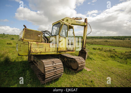 Hymac 580 Raupenbagger digger in einem ländlichen Bauernhof Feld. Stockfoto