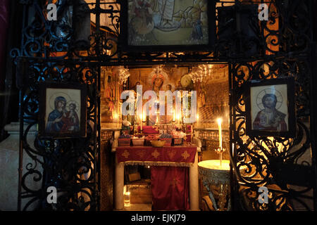 Die kleine Kapelle des koptischen im hinteren Teil der Aedicula der Kirche des Heiligen Grabes in der alten Stadt Ost Jerusalem Israel Stockfoto