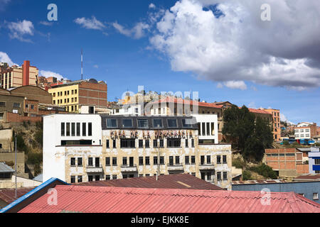 Blick über die Dächer auf das Gebäude der Casa De La Democracia (Haus der Demokratie) in der Stadt Zentrum von La Paz, Bolivien Stockfoto