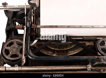 leeres Blatt Papier in die Schreibmaschine Stockfoto