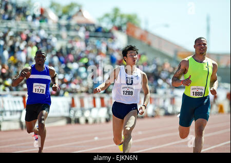 28. März 2015: Yoshihide Kiryu #1289 aus Japan gewinnt die Männer 100 Meter Dash Invitational mit einer Zeit von 9,87 am 88. NIKE Clyde Littlefield Texas Relays, Mike A. Myers Stadium. Austin, Texas. Stockfoto