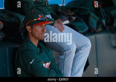 Chapel Hill, NC, USA. 28. März 2015. ACC Baseball Aktion zwischen den Miami Hurricanes und Carolina Tar Heels Boshamer-Stadion in Chapel Hill, NC. Scott Kinser/Cal Sport Media/Alamy Live-Nachrichten Stockfoto