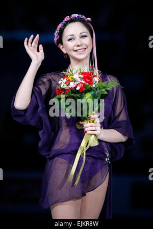 Peking, China. 28. März 2015. Goldmedaillengewinner Elizaveta Tuktamysheva von Russland Gesten bei der ISU World Figure Skating Championships in Shanghai, Ost-China, 28. März 2015. © Wang Lili/Xinhua/Alamy Live-Nachrichten Stockfoto