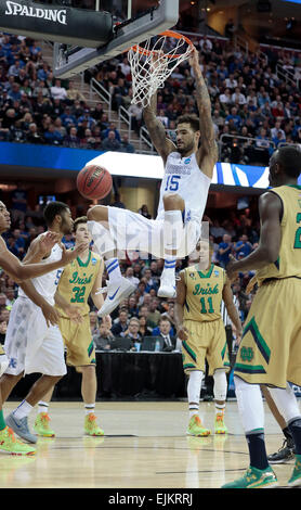 Cleveland, OH, USA. 28. März 2015. Kentucky Wildcats forward Willie Cauley-Stein (15) tauchte als der University of Kentucky spielte Notre-Dame in Quicken Loans Arena in Cleveland, Oh. Samstag, 28. März 2015. Dies ist zunächst eine halbe Aktion in der NCAA Midwest Region Meisterschaftsspiel. Foto von Charles Bertram | Personal. © Lexington Herald-Leader/ZUMA Draht/Alamy Live-Nachrichten Stockfoto