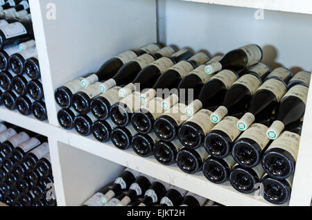 Aligoté Flaschen Wein im Domaine De La Folie, einen Weinberg in der Nähe von Chagny in Côte Chalonnaise von Burgund, Frankreich. Stockfoto