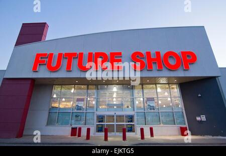 Toronto. 28. März 2015. Das Foto aufgenommen am 28. März 2015 zeigt einen geschlossene Future Shop Shop in Mississaga, Ontario, Kanada. Am besten kaufen Canada Ltd. gab bekannt, dass es beschlossen, 66 131 Future Shop-Elektronik-Filialen zu schließen und den Rest des Landes am Samstag konsolidiert. Als der größte kanadische Einzelhändler von Computer und Unterhaltungselektronik Future Shop wurde 1982 gegründet und wurde im November 2001 von der amerikanischen Verbraucher-Elektronik-Store-Kette Best Buy für $ 580 Millionen erworben. Bildnachweis: Zou Zheng/Xinhua/Alamy Live-Nachrichten Stockfoto