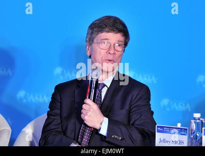 Boao, Chinas Provinz Hainan. 29. März 2015. Jeffrey Sachs, Direktor des Earth Institute an der Columbia University, spricht auf die sub-Forum mit dem Thema "Was ist den nächsten Move auf unkonventionelle Geldpolitik?" während 2015 Boao Forum für Asien (BFA) in Boao, Süd-China Provinz Hainan, 29. März 2015. © Yang Guanyu/Xinhua/Alamy Live-Nachrichten Stockfoto