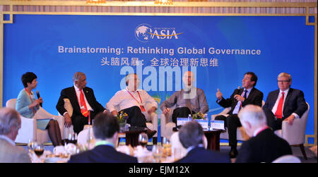Boao, Chinas Provinz Hainan. 29. März 2015. Gäste besuchen das Mittagessen mit dem Thema "Brainstorming: Rethinking Global Governance" während der 2015 Boao Forum für Asien (BFA) in Boao, Süd-China Provinz Hainan, 29. März 2015. © Yang Guanyu/Xinhua/Alamy Live-Nachrichten Stockfoto