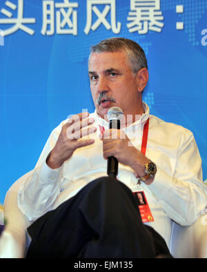 Boao, Chinas Provinz Hainan. 29. März 2015. Thomas Friedman, Kolumnist der New York Times und Autor von"The World Flat", spricht am Mittagessen mit dem Thema "Brainstorming: Rethinking Global Governance" während der 2015 Boao Forum für Asien (BFA) in Boao, Süd-China Provinz Hainan, 29. März 2015. © Yang Guanyu/Xinhua/Alamy Live-Nachrichten Stockfoto