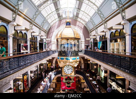 SYDNEY, Australien - 12. Februar 2015: Innere das Queen Victoria Building in Sidney, Australien. Es ist ein Ende des 19. Jahrhunderts-b Stockfoto