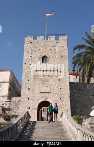 Revelin Turm und Land Gate Korcula alten Stadt entfernt, Gateway von der Landseite der mittelalterlichen Festungsstadt Kroatien Stockfoto