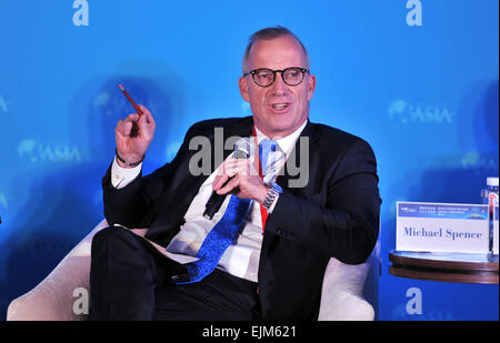 (150329)--BOAO, 29. März 2015 (Xinhua)--Michael Spence, Vizekanzler und Rektor der University of Sydney, spricht auf einer sub-Forum mit dem Thema "Universitätspräsidenten" Dialog: The Future of Education "in 2015 Boao Forum für Asien (BFA) in Boao, Süd-China Provinz Hainan, 29. März 2015. (Xinhua/Yang Guanyu) (Wjq) Stockfoto