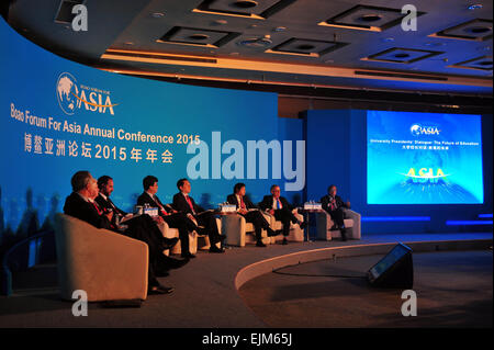 (150329)--BOAO, 29. März 2015 (Xinhua)--ein Sub-Forum mit dem Thema "Universitätspräsidenten" Dialog: The Future of Education "ist während der 2015 Boao Forum für Asien (BFA) in Boao, Süd-China Provinz Hainan, 29. März 2015 statt. (Xinhua/Yang Guanyu) (Wjq) Stockfoto