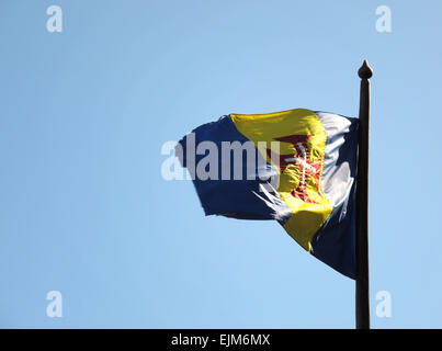 Die Flagge der autonomen Region Madeira in Funchal, Portugal, 9. März 2015 gesehen. Foto: Jens Kalaene - kein Draht-Dienst- Stockfoto