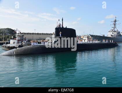 Die Japan Maritime Self-Defense Force Soryu-Klasse u-Boot-JS Hakuryu bereitet, während ein Hafen an der u-Boot-Piers auf gemeinsamer Basis Pearl Harbor-Hickam moor besuchen 27. Februar 2015 in Honolulu, Hawaii. Stockfoto