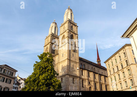 Das Grossmünster Kathedrale mit Türmen in Zürich, Schweiz Stockfoto