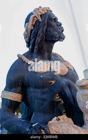 Nahaufnahme von einem Triton im Fontaine des Mers, Place De La Concorde, Paris. Stockfoto