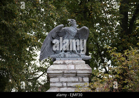 Reich verzierte Säule am Eingang in die estnische Geschichte Museum und Maarjamae Palast in Tallinn Stockfoto