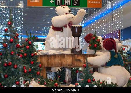 ORENBURG - 6. Dezember: Neujahr Eisbär in Armada 6. Dezember 2014 in ORENBURG, Region ORENBURG, Russland. Stockfoto