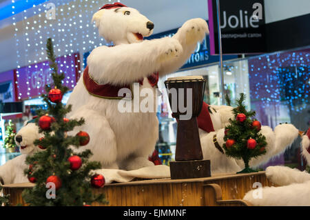 ORENBURG - 6. Dezember: Neujahr Eisbär in Armada 6. Dezember 2014 in ORENBURG, Region ORENBURG, Russland. Stockfoto