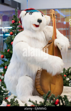 ORENBURG - 6. Dezember: Neujahr Eisbär in Armada 6. Dezember 2014 in ORENBURG, Region ORENBURG, Russland. Stockfoto