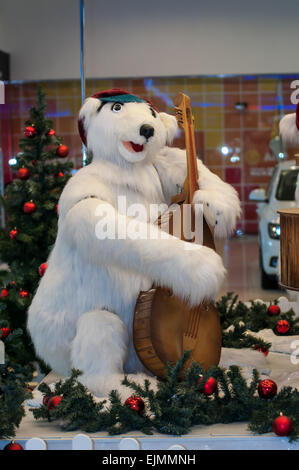 ORENBURG - 6. Dezember: Neujahr Eisbär in Armada 6. Dezember 2014 in ORENBURG, Region ORENBURG, Russland. Stockfoto