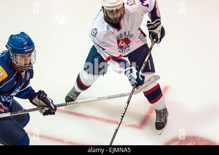 ORENBURG, ORENBURG Region, Russland, 19. Oktober 2014 Jahr. Junior Hockey League Championship match Dobycha Junior-Gazprom Orenburg (Orenburg) - Torpedo (Nischni Nowgorod) Stockfoto