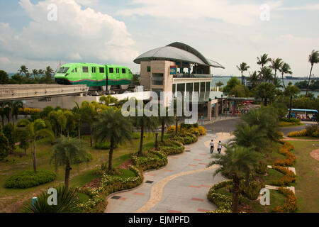 Singapore.Sentosa Insel. Blick auf den Monorail-Station und kleiner Teil Sentosa Island.Cityscape.Horizontal Ansicht. Stockfoto