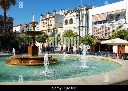 Brunnen auf der Plaza del Cabildo, Sanlucar de Barrameda, Provinz Cadiz, Andalusien, Spanien, Westeuropa. Stockfoto