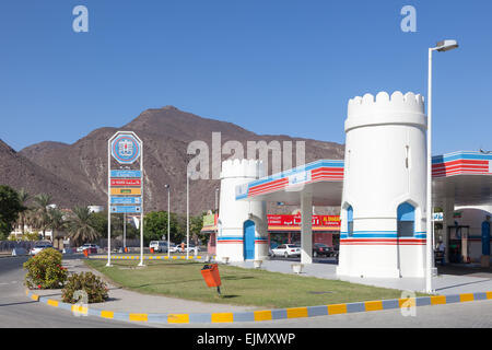 ADNOC Tankstelle im Emirat Fujairah. 14. Dezember 2014 in Fujairah, Vereinigte Arabische Emirate Stockfoto