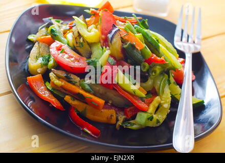 Rühren Sie gebratene verschiedene Gemüse, Thai Stil Essen Stockfoto